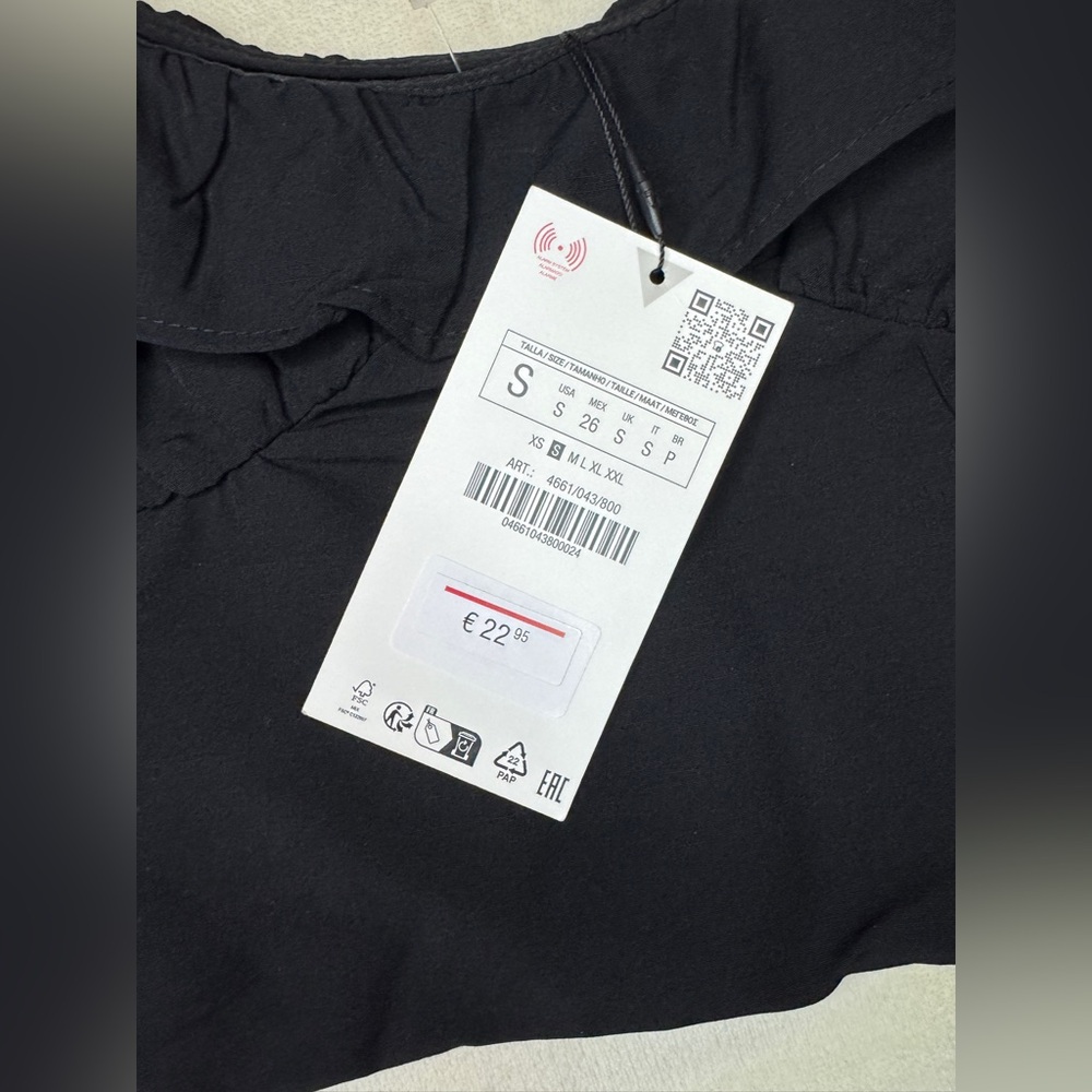 Zara Black Ruffled Sleeveless top , has no stretch - Picture 3 of 7